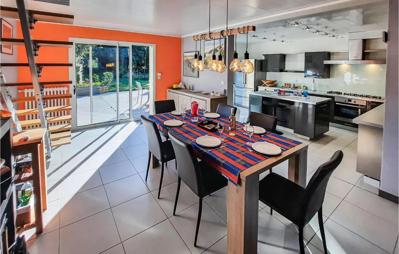 Holiday home Amazing Home In Moelan Sur Mer With Kitchen