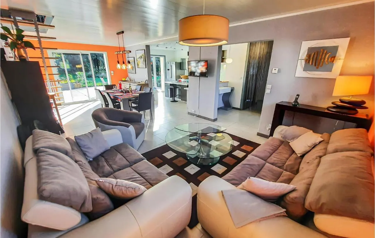 Amazing Home In Moelan Sur Mer With Kitchen Holiday home Moelan-sur-Mer