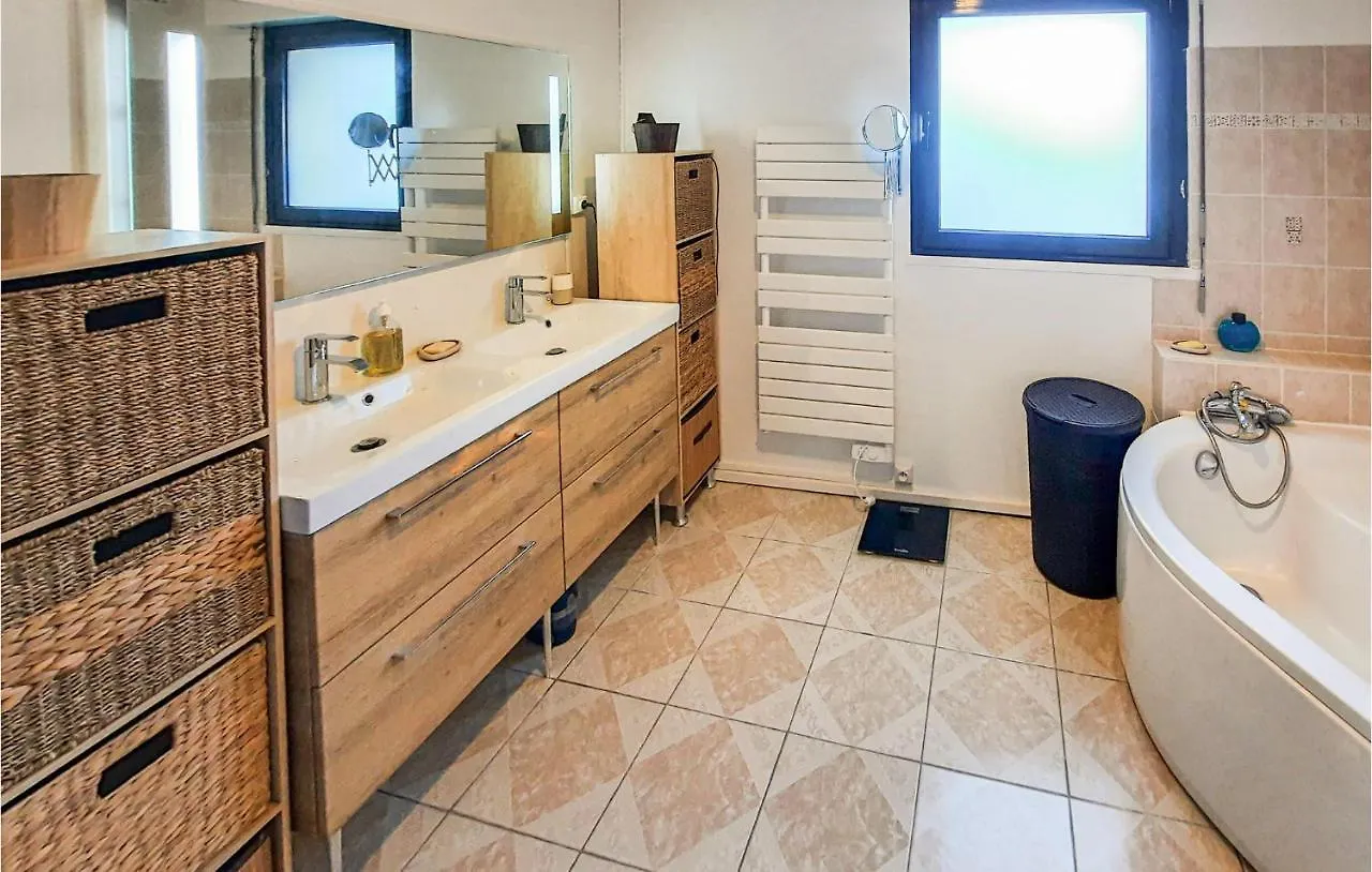 Holiday home Amazing Home In Moelan Sur Mer With Kitchen